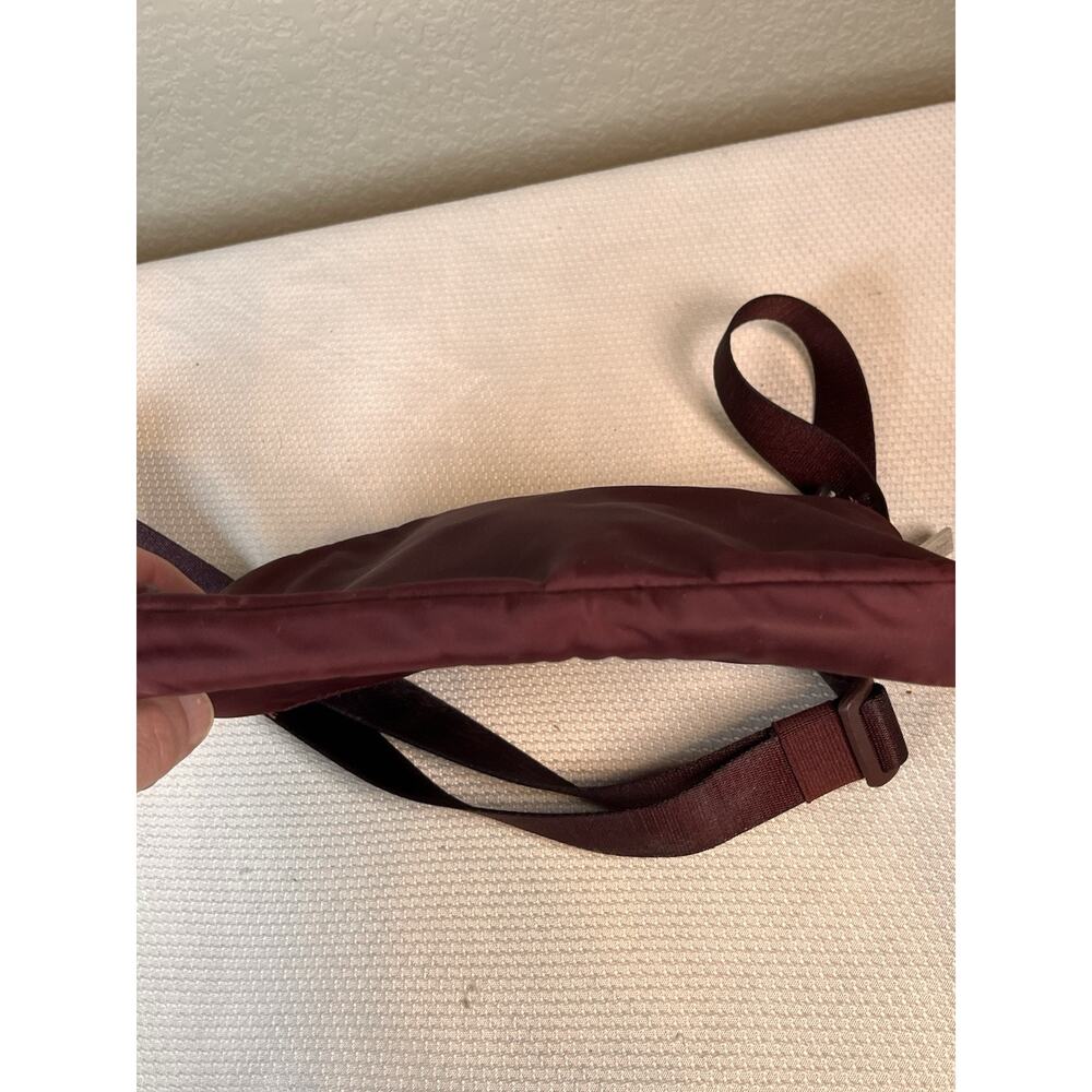 Lululemon Everywhere Belt Bag 1L One Size Red Merlot RDMR 59719 - Picture 12 of 12